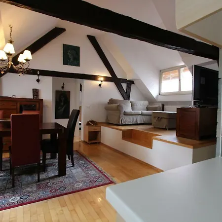 Artistic In Historical Old Town 2 Apartment *