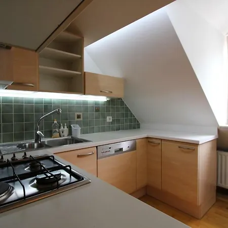 Apartment Artistic In Historical Old Town 2 *