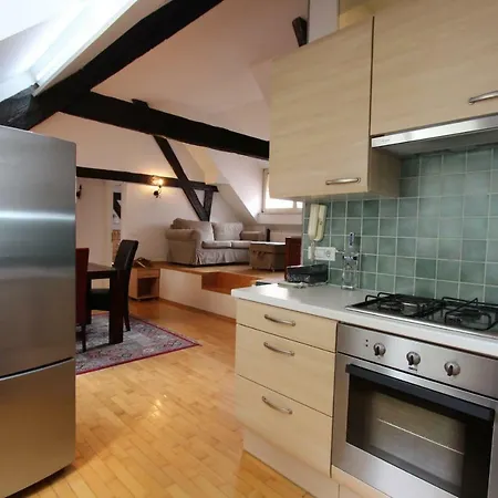 Apartma Artistic In Historical Old Town 2 *
