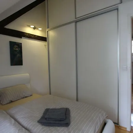 Apartma Artistic In Historical Old Town 2 *